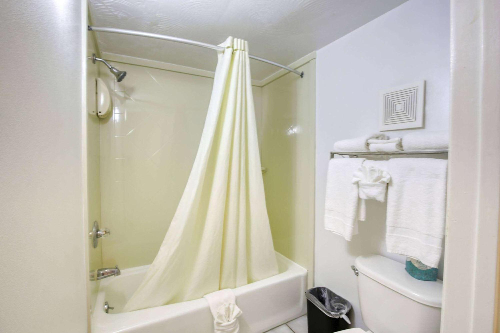 Super 8 By Wyndham Newcastle