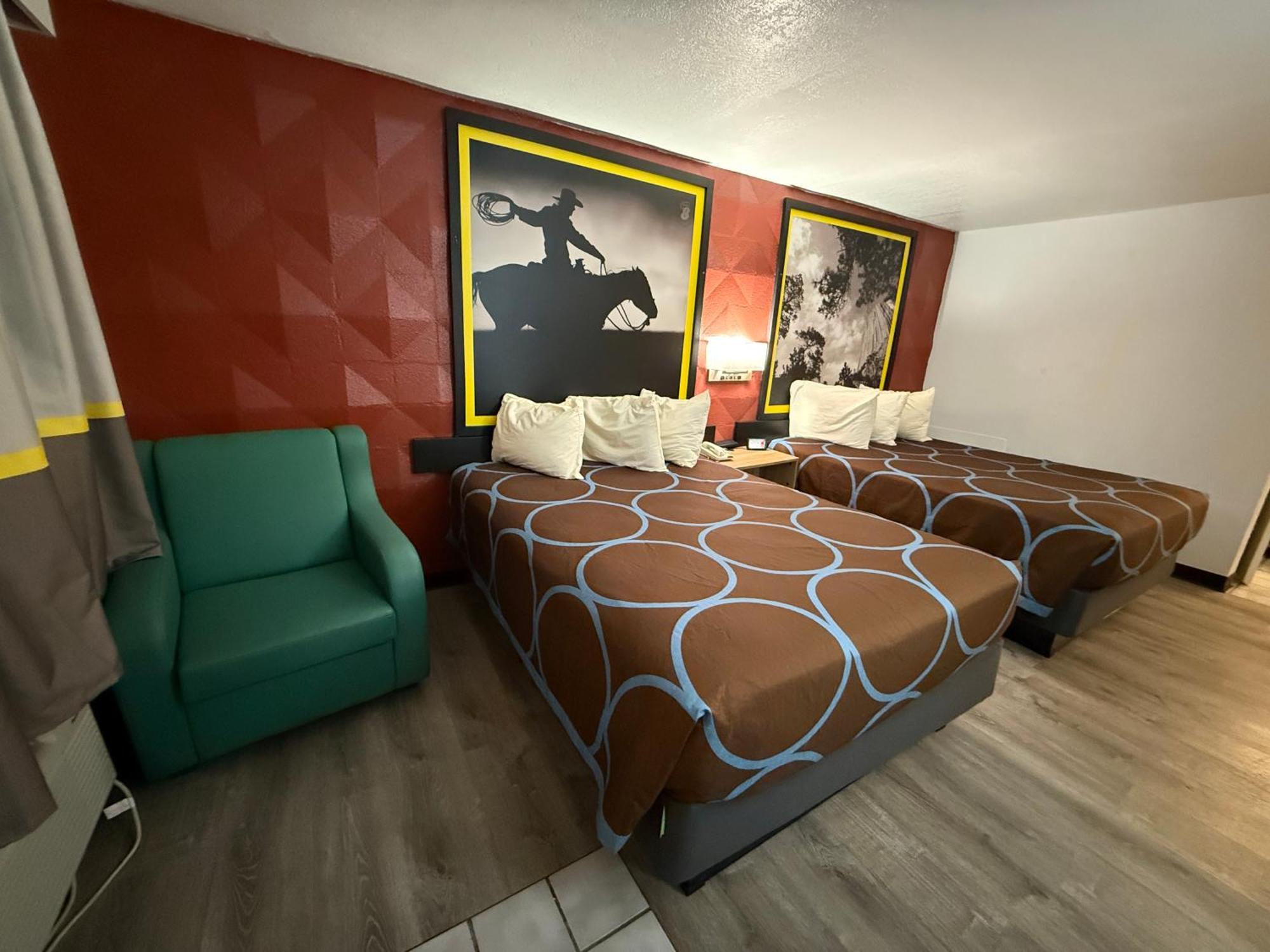 Super 8 By Wyndham Motel