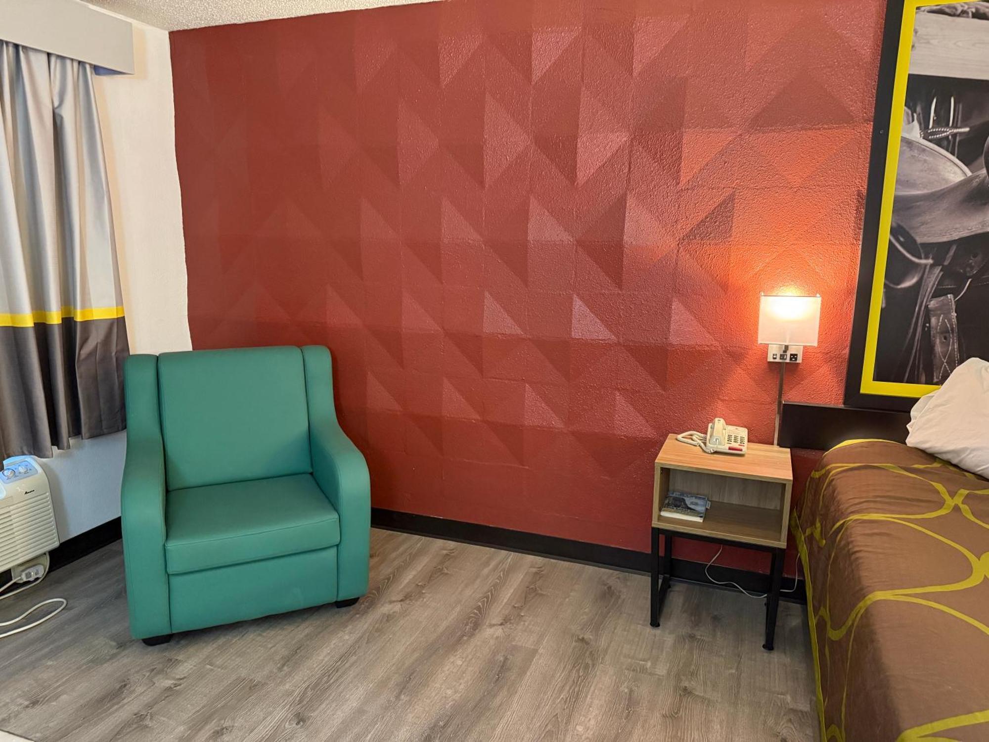 Super 8 By Wyndham Motel