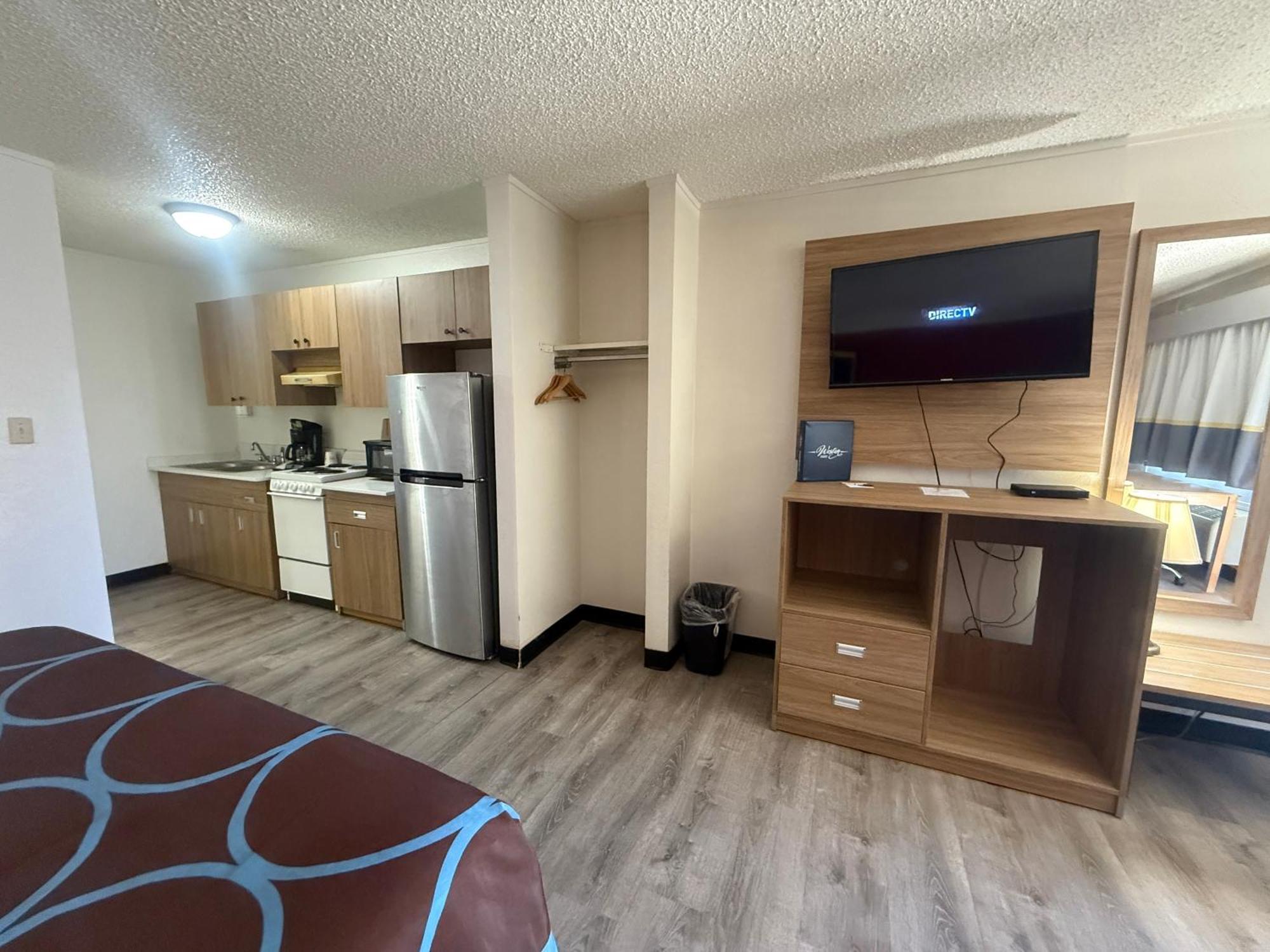 Super 8 By Wyndham Motel 2*